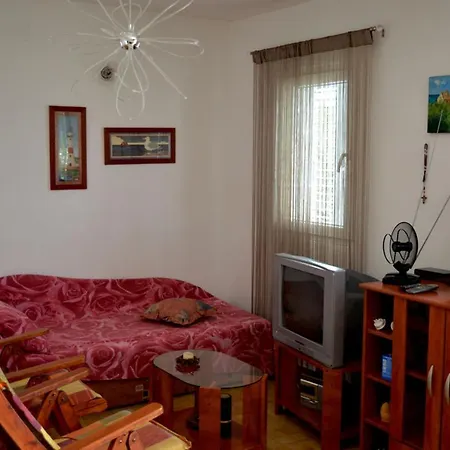 Elena Apartmán *
